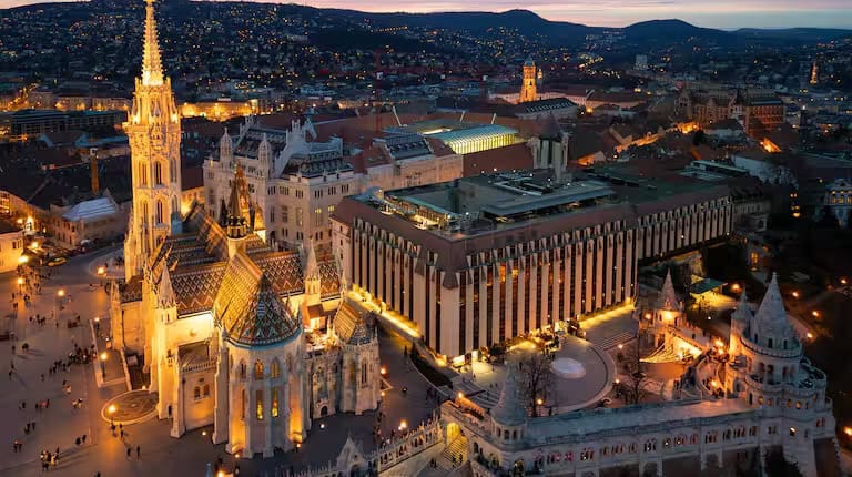 Stunning nighttime view of the Hilton Budapest, located in the historic Castle District near Matthias Church and Fisherman’s Bastion, offering luxury accommodations with breathtaking city views.